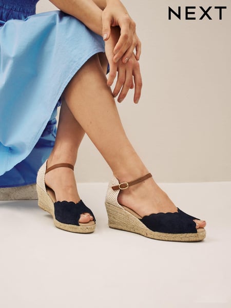 Navy Blue Scallop Peep Toe Wedges (T06693) | € 13