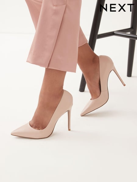 Nude Pink Signature Leather Court Shoes (T78330) | € 16
