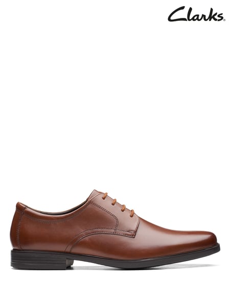 Clarks Brown Howard Walk Shoes (U27948) | € 109