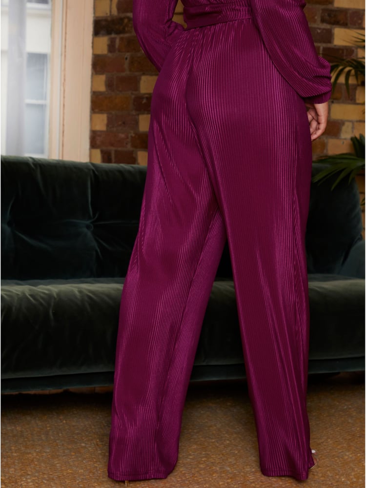 Chi Chi London Burgundy Red Elasticated Waist Wide Leg Plisse Trousers - Image 2 of 4
