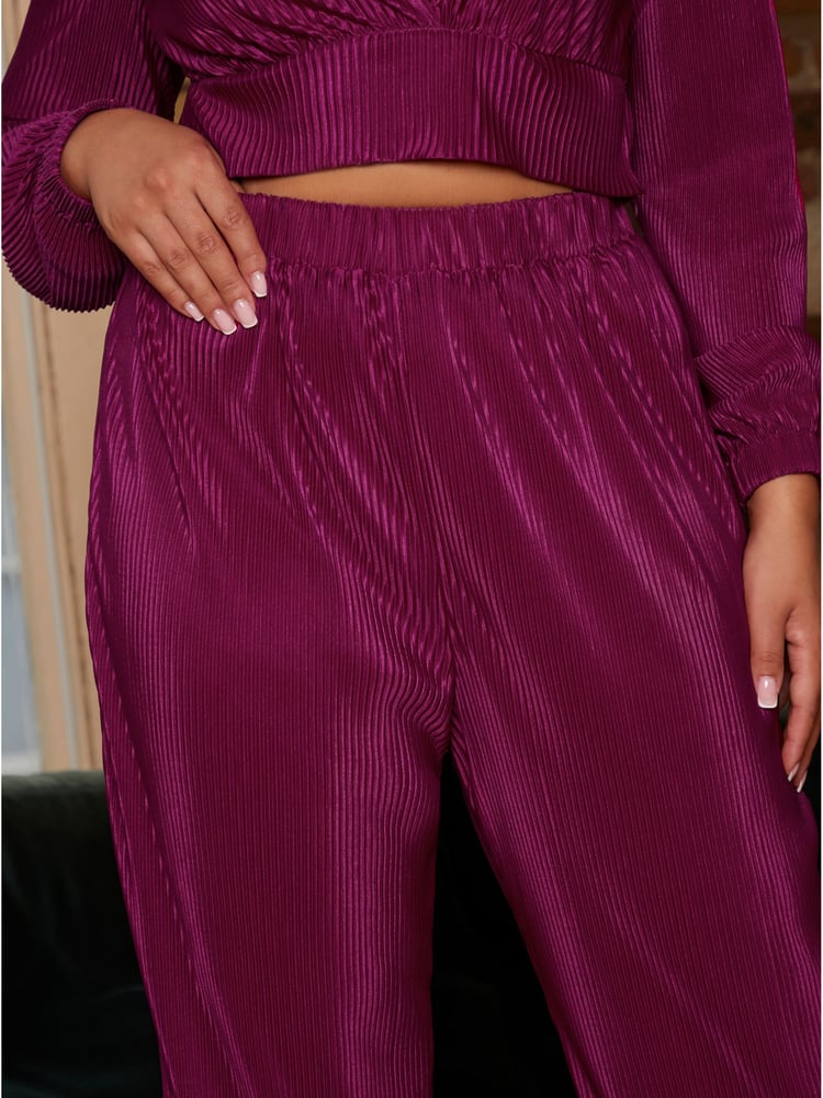 Chi Chi London Burgundy Red Elasticated Waist Wide Leg Plisse Trousers - Image 4 of 4