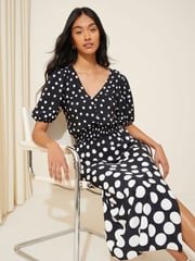 Friends Like These Black/White Puff Sleeve Ruched Waist V Neck Midi Summer Dress - Image 2 of 4
