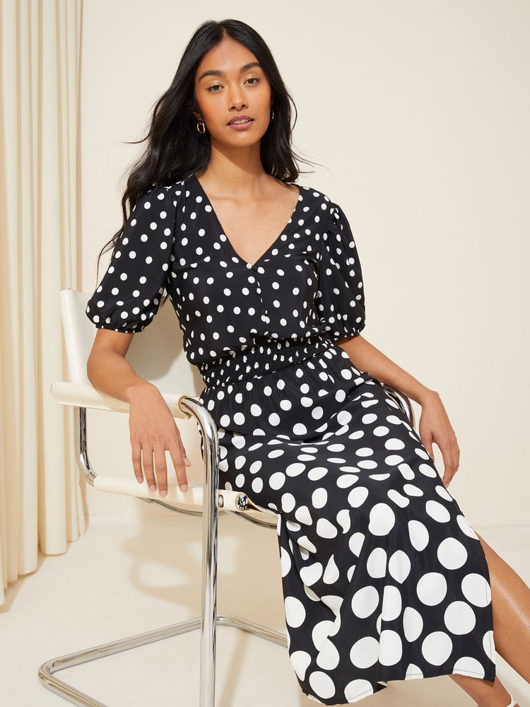 Friends Like These Black/White Puff Sleeve Ruched Waist V Neck Midi Summer Dress - Image 2 of 4