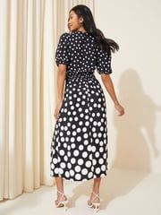 Friends Like These Black/White Puff Sleeve Ruched Waist V Neck Midi Summer Dress - Image 4 of 4