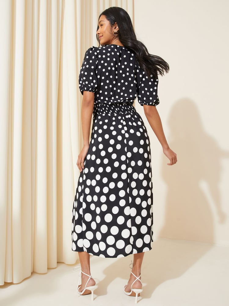 Friends Like These Black/White Puff Sleeve Ruched Waist V Neck Midi Summer Dress - Image 4 of 4