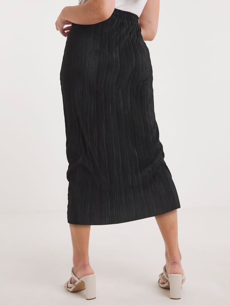 Simply Be Black Plissé Midi Skirt - Image 2 of 4