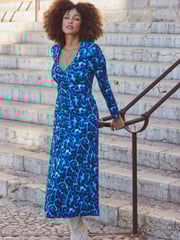 Sosandar Blue Print Ruched Detail Jersey Midi Dress - Image 1 of 5