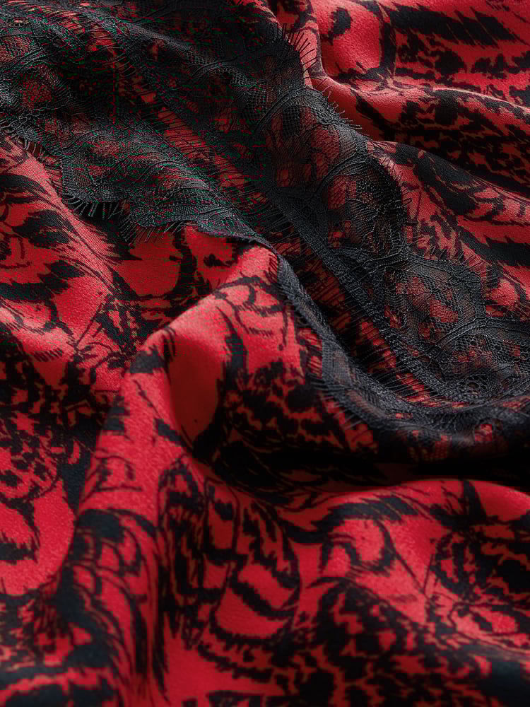 Red and Black Feather Print Short Sleeve Lace Trim Top - Image 6 of 6 Red and Black Feather Print Short Sleeve Lace Trim Top - Image 6 of 6