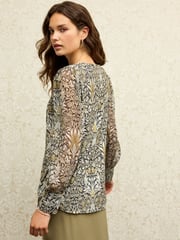 Morris & Co Snakeshead Long Sleeve Crew Neck Cuff Blouse - Image 3 of 6