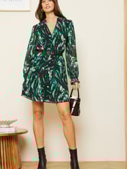 Love & Roses Textured Green Chiffon V Neck Elasticated Sleeve Belted Mini Dress - Image 4 of 4