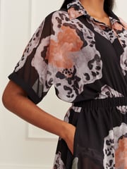 Black and Orange Printed Short Sleeve Tie Waist Midi Dress - Image 4 of 7