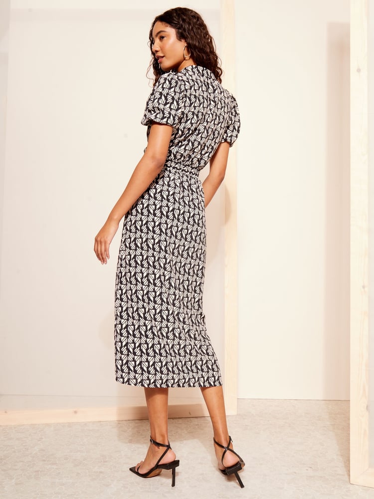Friends Like These Black/White Collar Shirred Waist Midi Dress - Image 4 of 4 Friends Like These Black/White Collar Shirred Waist Midi Dress - Image 4 of 4