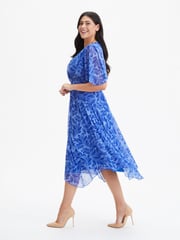 Scarlett & Jo Blue Floral Julie Hanky Hem Dress - Image 2 of 4