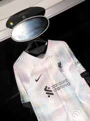 Nike White Blank Liverpool FC 22/23 Stadium Away Shirt - Image 12 of 12