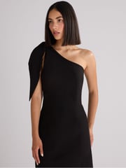 Ro&Zo Black Ro&Zo Charlotte Crepe One Shoulder Maxi Dress - Image 4 of 5