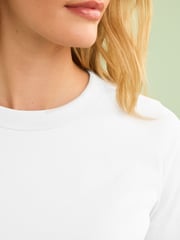 Weiß - Essential Kurzarm-T-Shirt aus reiner Baumwolle mit Rundhalsausschnitt - Bild 4 von 6