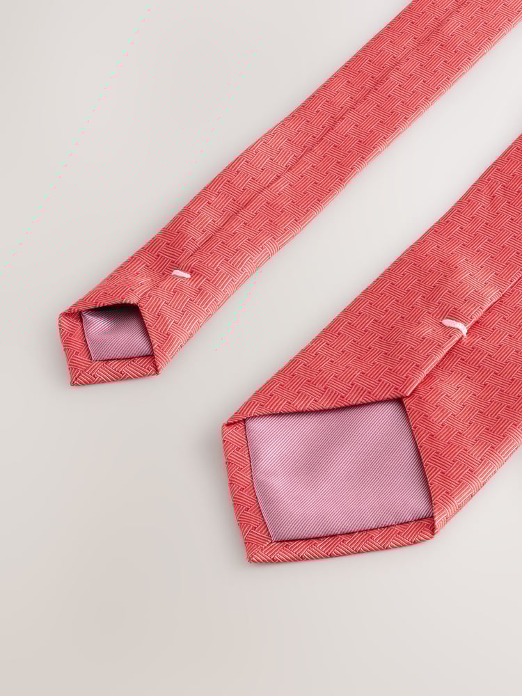 Red Wide Silk Tie With Tie Clip - Image 3 of 3 Red Wide Silk Tie With Tie Clip - Image 3 of 3