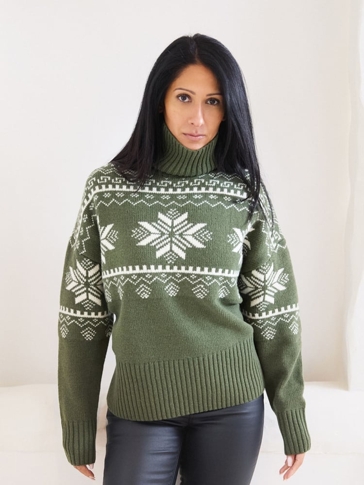The Little Tailor Snowflake Chunky Knit Slouch Christmas Jumper - Image 2 of 7