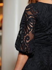 Sosandar Black Sweetheart Neckline Lace Detail Midi Dress - Image 5 of 5