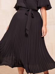 Friends Like These Black Curve Short Sleeve Pleated Midi Dress - Image 2 of 4