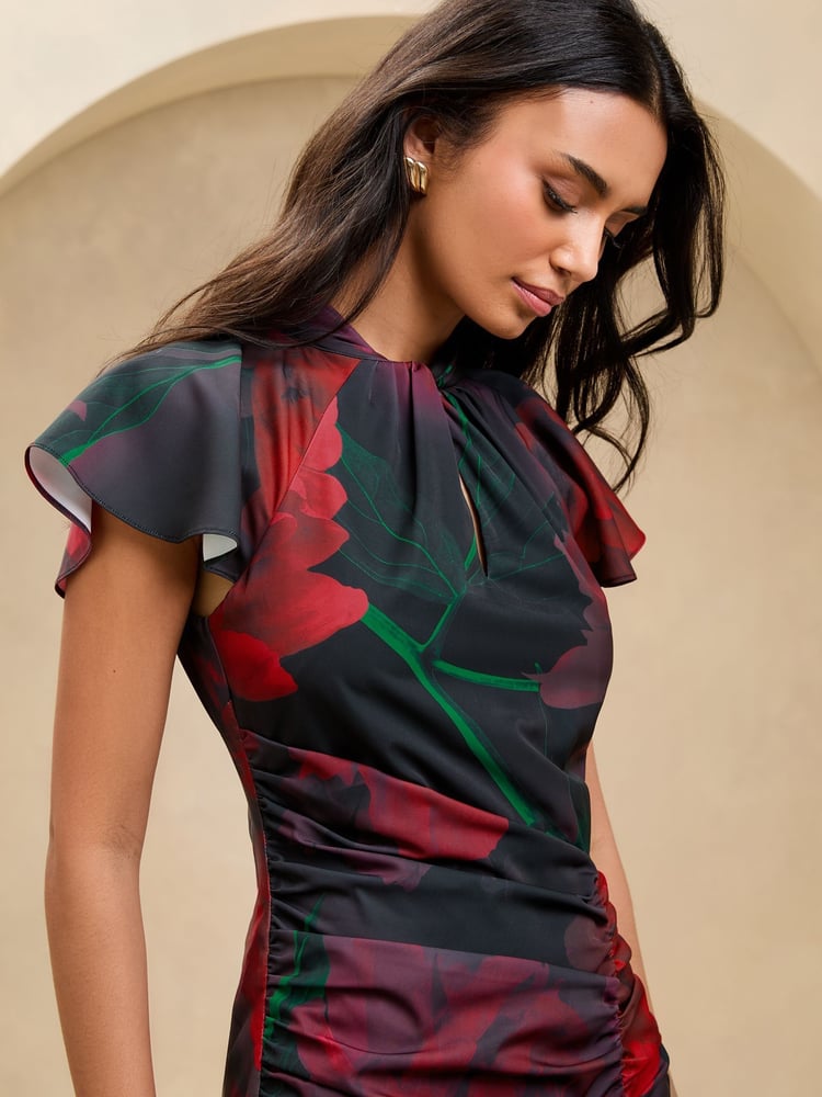 Lipsy Black Floral Petite Short Sleeve Ruched Keyhole Fit And Flare Midi Dress - Image 4 of 4