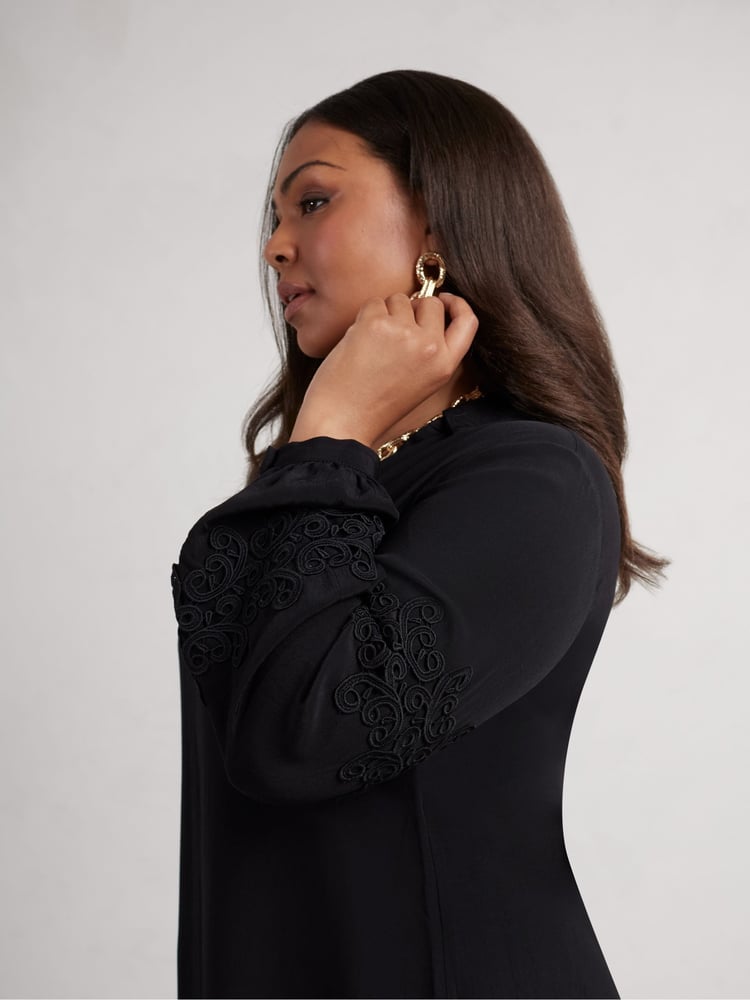 Live Unlimited Black Curve Lace Detail Long Sleeve Dress - Image 4 of 4