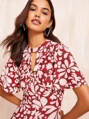 Friends Like These Red ITY Keyhole Flutter Short Sleeve Printed Midi Dress - Image 3 of 4