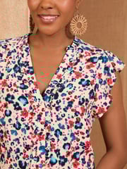 White Ecru Animal - Love & Roses Print Flutter Sleeve V-Neck Blouse - Bild 3 von 4