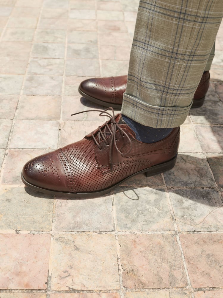 Brown Embossed Toecap Shoes - Image 8 of 8 Brown Embossed Toecap Shoes - Image 8 of 8