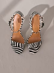 Zebra Signature Premium Leather High Round Toe Simple Sandals - Image 1 of 8