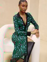 Lipsy Green Animal Printed Long Sleeve Jersey Shirt Dress - Image 2 of 4