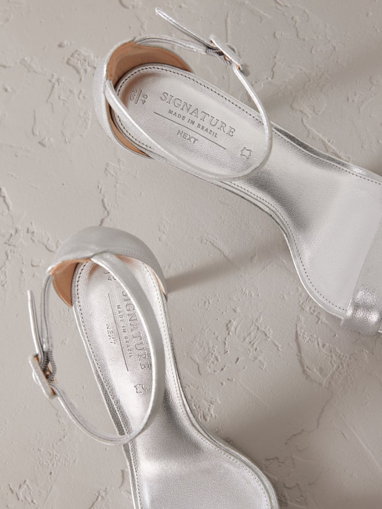 Silver Signature Premium Leather Round Toe Buckle Detail Mid Simple Sandals - Image 10 of 10