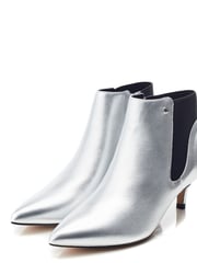 Moda in Pelle Qute Kitten Heel Chelsea Black Boots - Image 2 of 4