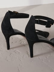 Black Signature Premium Leather Round Toe Buckle Detail Mid Simple Sandals - Image 8 of 10