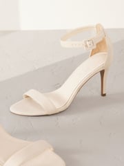 Bone Signature Premium Leather Round Toe Buckle Detail Mid Simple Sandals - Image 6 of 9