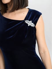 Gina Bacconi Blue Justine Sleeveless Velvet Dress With Trim - Image 4 of 5