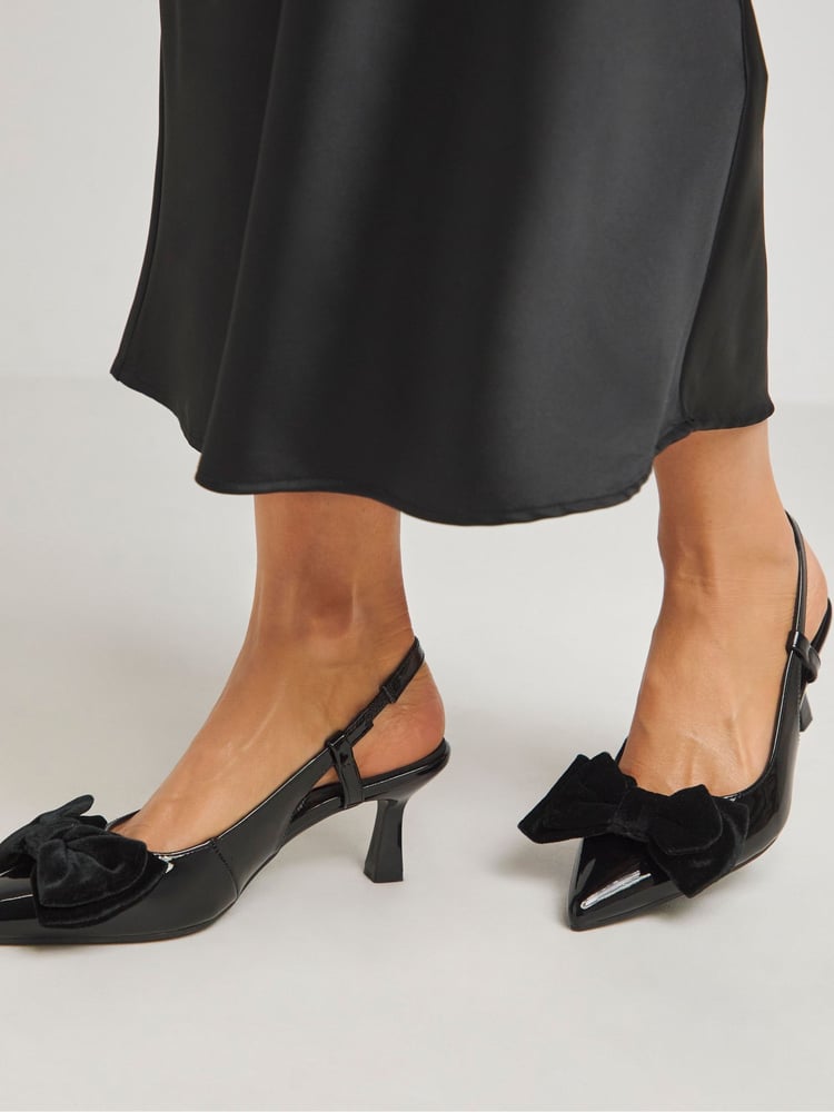 Simply Be Black Extra Wide Fit Bow Pointed Toe Heeled Court Shoes In Wide Fit - Image 4 of 4