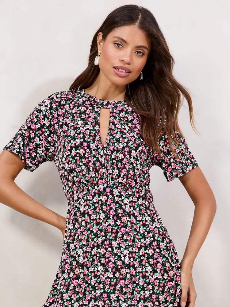 Lipsy Pink Ditsy Printed Short Sleeve Keyhole Jersey Midi Dress - Image 2 of 4