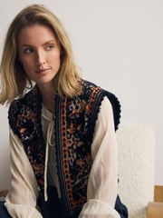 Black Sleeveless Pattern Graphic Knitted Waistcoat - Image 3 of 8