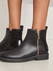 Lipsy Flache Stiefeletten mit seitlichem Reißverschluss aus Kunstleder - Bild 2 von 4
