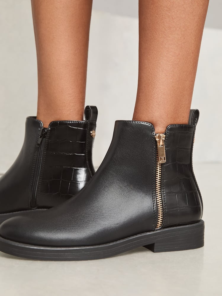 Lipsy Flache Stiefeletten mit seitlichem Reißverschluss aus Kunstleder - Bild 2 von 4 Lipsy Flache Stiefeletten mit seitlichem Reißverschluss aus Kunstleder - Bild 2 von 4