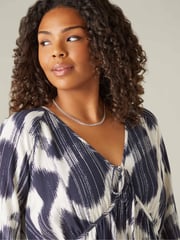 Live Unlimited Blue Curve Geo Print Tie Neck Blouse - Image 5 of 8