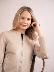 Lakeland Leather Cream Crosby Collarless Leather Jacket - Image 8 of 9