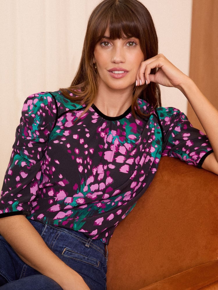 Love & Roses Black Petite Printed Crew Neck Ruched 3/4 Sleeve Top - Image 1 of 4