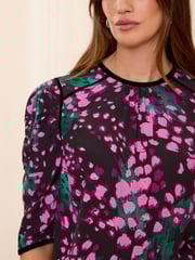Love & Roses Black Petite Printed Crew Neck Ruched 3/4 Sleeve Top - Image 2 of 4