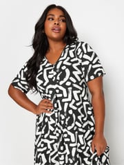 Yours Curve Black & White Abstract Print Pleated Maxi Dress - Image 4 of 5