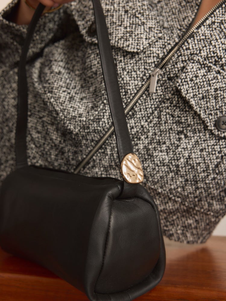 Black Leather Barrel Shoulder Bag - Image 2 of 8