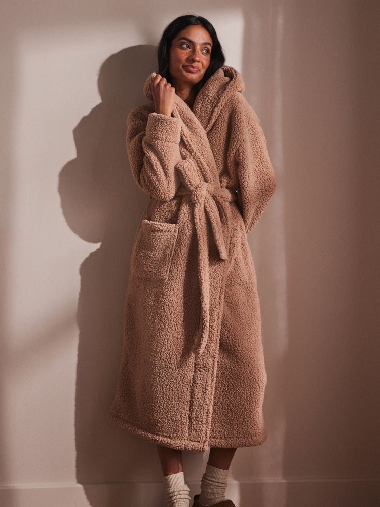 Neutrale Farbe - Langer Morgenmantel aus Teddyfleece - Bild 2 von 7