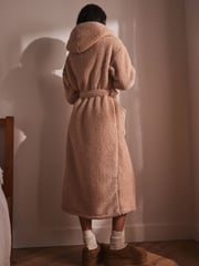 Neutrale Farbe - Langer Morgenmantel aus Teddyfleece - Bild 3 von 7