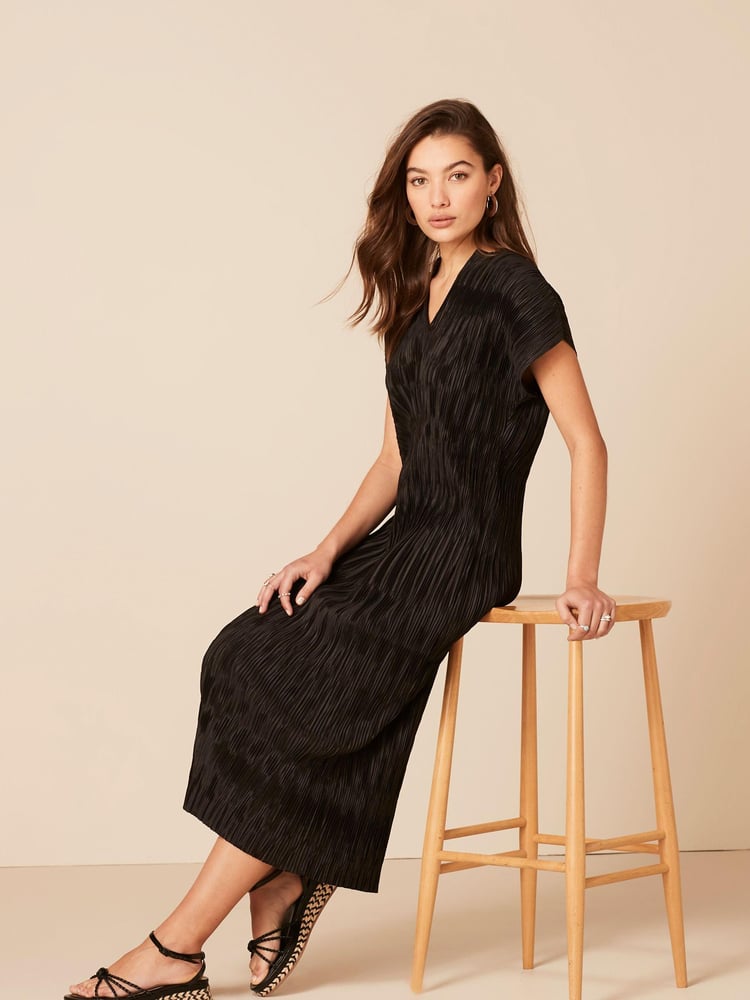 Black Short Sleeve Plisse Midi Dress - Image 2 of 5 Black Short Sleeve Plisse Midi Dress - Image 2 of 5